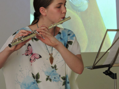 Špela Menič je s flavto predstavila ptičko