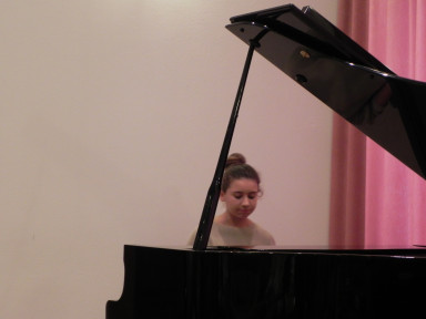 Lara Flander, klavir